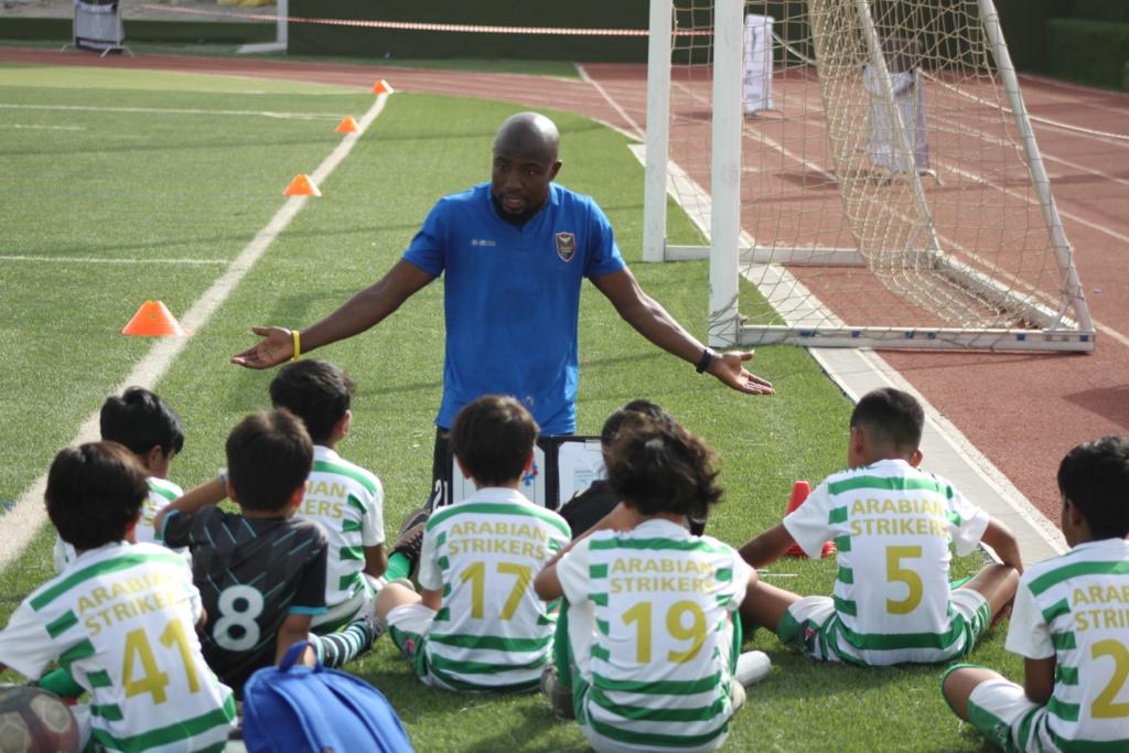 Maestro coaching an under-18 team in a match
